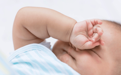 ¿Por qué tu bebé se niega a dormir a pesar de estar muy cansado?